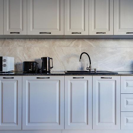The Corner Luxe Apartment Бухарест Экстерьер фото