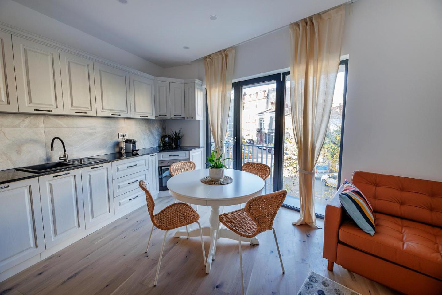 The Corner Luxe Apartment Бухарест Экстерьер фото
